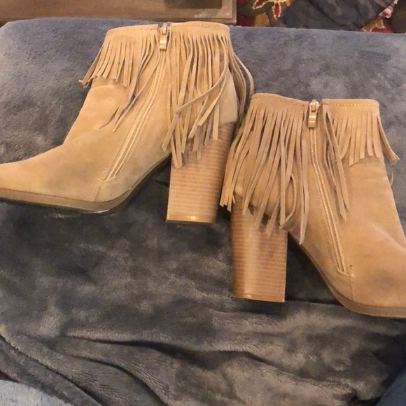 maddux Shoes - Short boots size 9 heels Maddox great condition